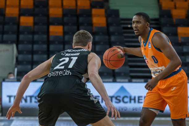 研报掘金｜中金：上调三生制药目标价至36.5港元 维持“跑赢行业”评级